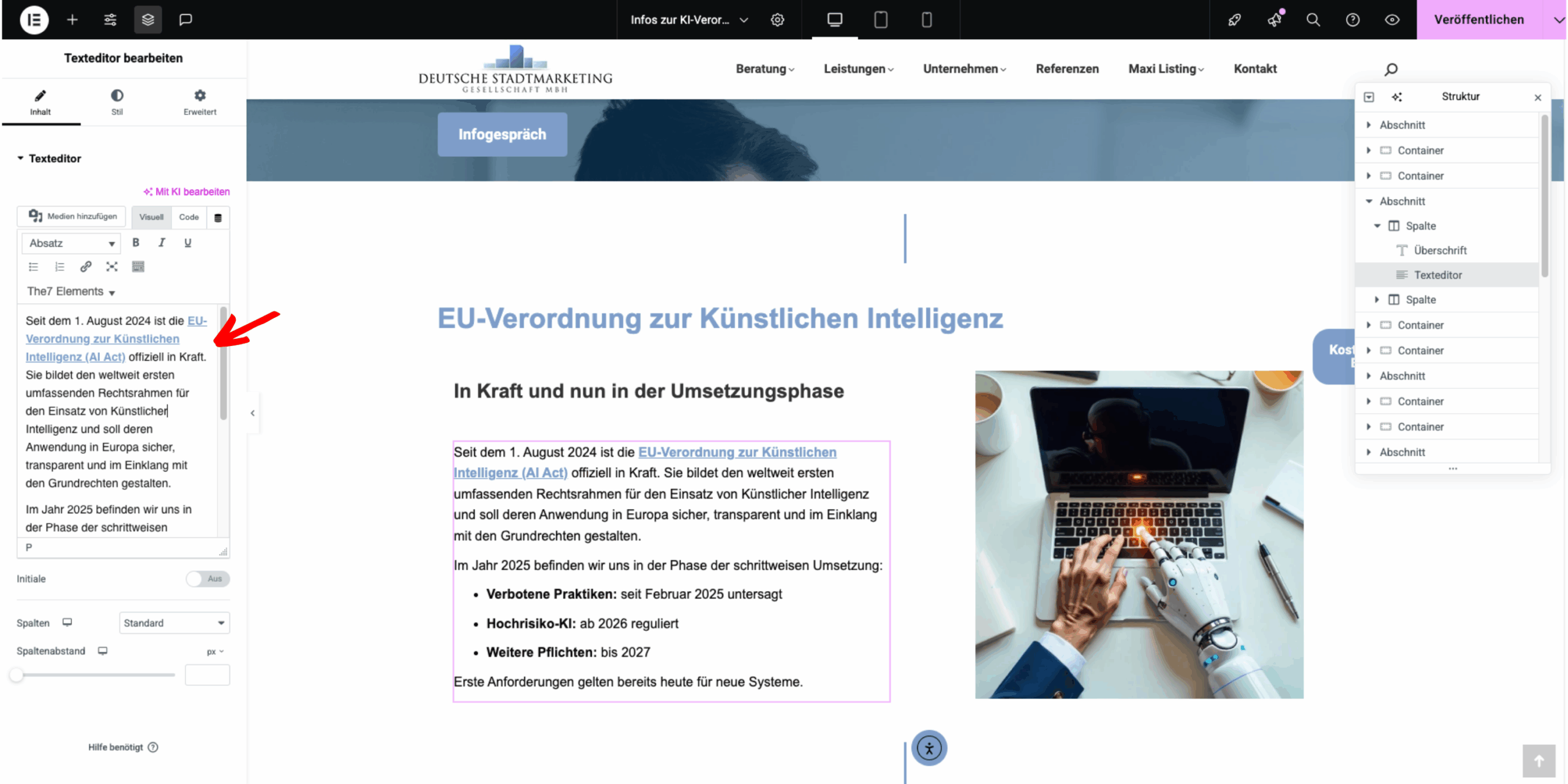 Screenshot der Textbearbeitung in Elementor. Auf der linken Seite ist das Texteditor-Fenster geöffnet, in dem der Text geändert werden kann. Ein roter Pfeil zeigt auf den bearbeitbaren Textabschnitt, der auf der rechten Seite der Webseite live angezeigt wird.
